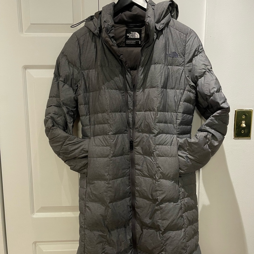 Beautiful insulted water proof coat size 🌹Medium - Picture 2 of 5